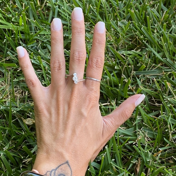 Stamped Sterling Silver Three Stone Ring - Picture 5 of 7